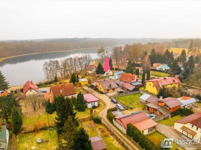 Do sprzedania dom nad jeziorem z tarasem i widokiem