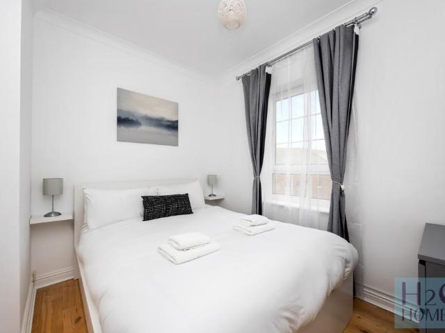 Starboard Court, Brighton Marina. 1 bed flat to rent £3,250 pcm £750 pw