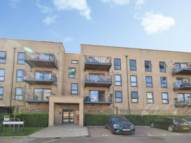 Starboard Crescent, Chatham ME4, 2 bed flat to rent, £1,500 pcm | PrimeLocation