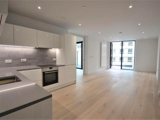 Starboard Way, Mercier Court, London E16 2 bed flat to rent £2,362 pcm £545 pw