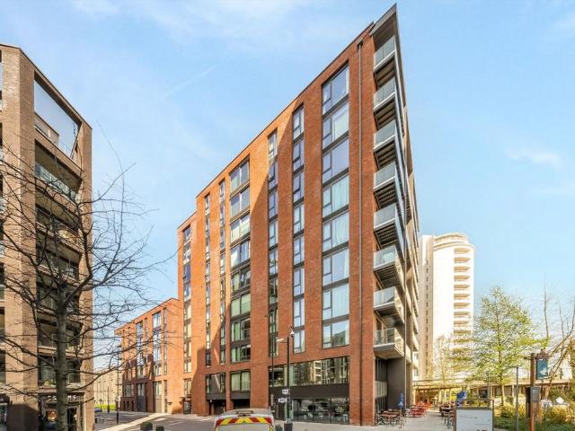 Starboard Way, London E16 3 bed flat to rent £3,600 pcm £831 pw