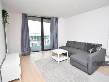 Starboard Way, London, E16 1 bed flat to rent £1,850 pcm £427 pw