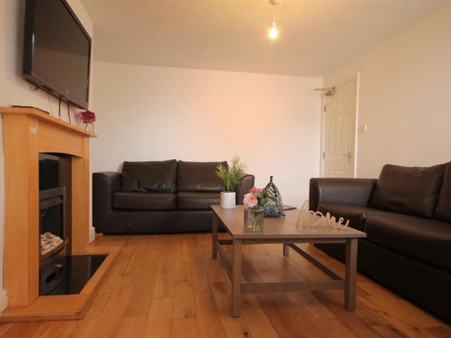 Starbeck Avenue, Sandyford