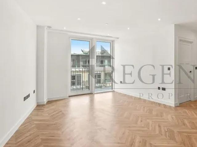 Starbucks, 3 Brook Street, London, KT1 2HA, United Kingdom | 2 bed apartment for rent #124457931 | Rentberry