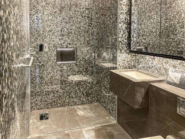 Starbucks, 1 Canada Square, London, E14 5AA, United Kingdom | 2 bed apartment for rent #140656328 | Rentberry