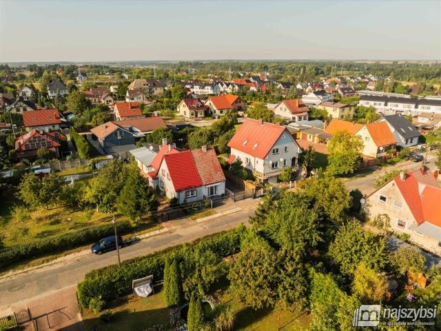 Przestronny dom 6 pokoi z garażem i ogrzewaniem ekogroszkiem