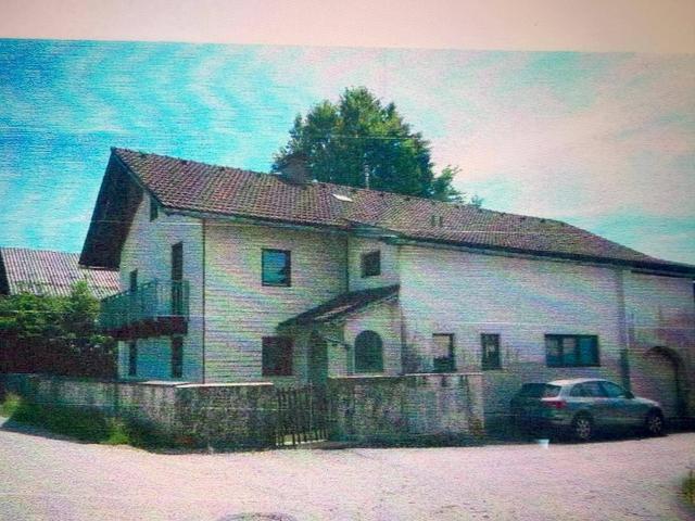 stark renovierungsbedürftiges/Fertigzustellendes Haus in ruhiger Lage