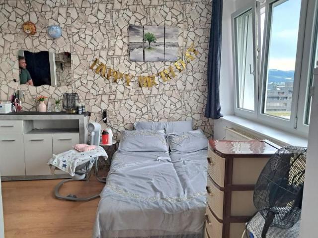 Starhembergstr.66: Reizende 2 Zimmerwohnung, 39m2 WNFL, ablösefreie Küche, 8.Liftstock