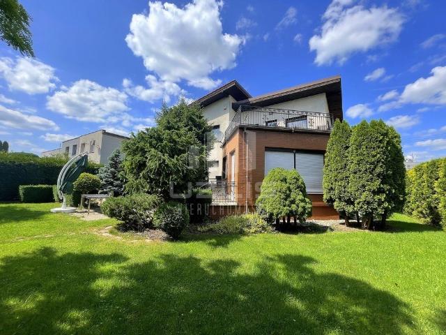 Do sprzedania komfortowy dom 284 m² z garażem i ogrodem