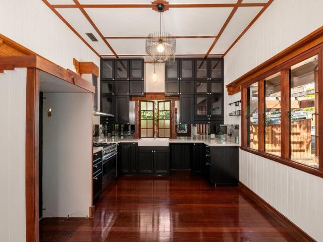 STARLINGS Beautiful Art Deco Home in Heart of New Farm