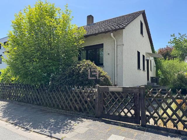 Start ins Familienglück! Einfamilienhaus mit Entwicklungspotential in bevorzugter Premiumlage!