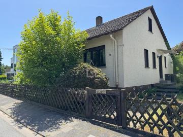 Start ins Familienglück! Einfamilienhaus mit Entwicklungspotential in bevorzugter Premiumlage!