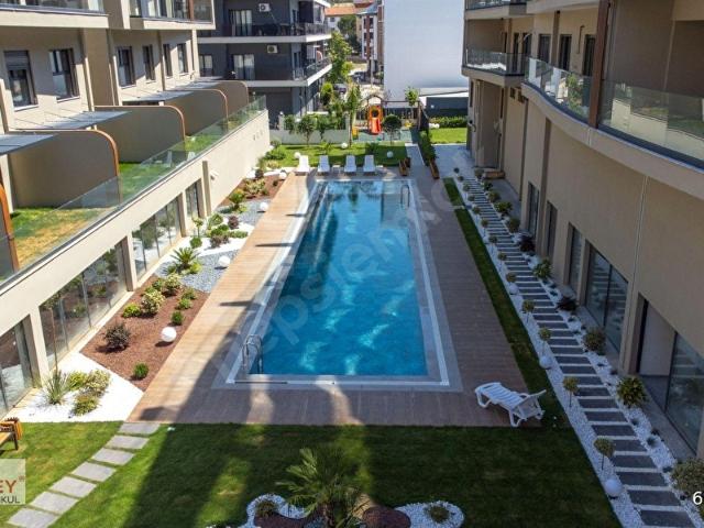 Startkey Muga'dan Kemalpaşa Ulucak'ta Bornova'ya 15 dk Havuzlu Site İçinde Ebeveyn Banyolu Lüks 2+1