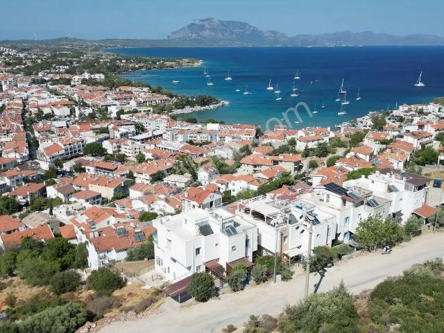 Startkey Pelit Datça Merkezde Deniz Manzaralı Satılık İkiz Villa
