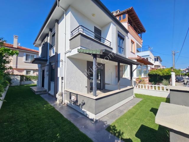 Startkey'den Burhaniye Öğretmenler'de Denize 750m Satılık 3+1 Villa