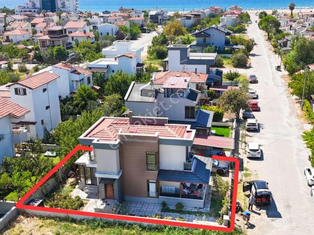 Burhaniye'de Denize 300m Satılık Tam Müstakil 3+1 Villa