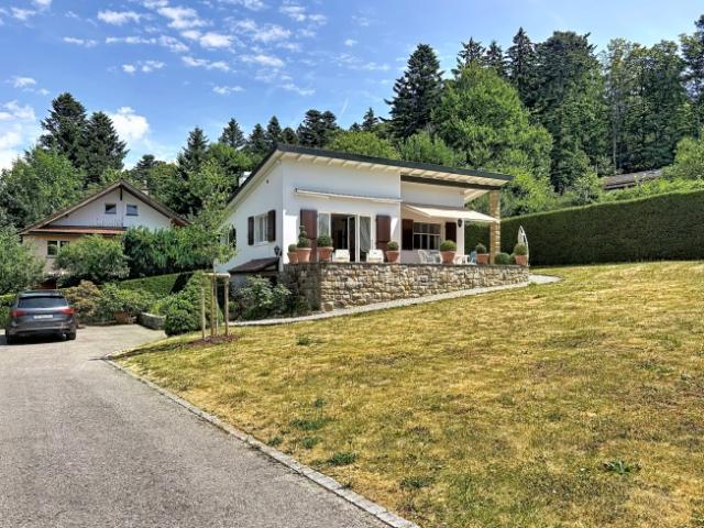 Startseite · 2,5 Zimmer · Val de Ruz