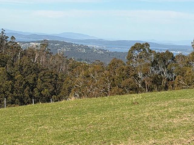 STCA: Approx. 7.5 ha water and mountain range views, pasture, north facing