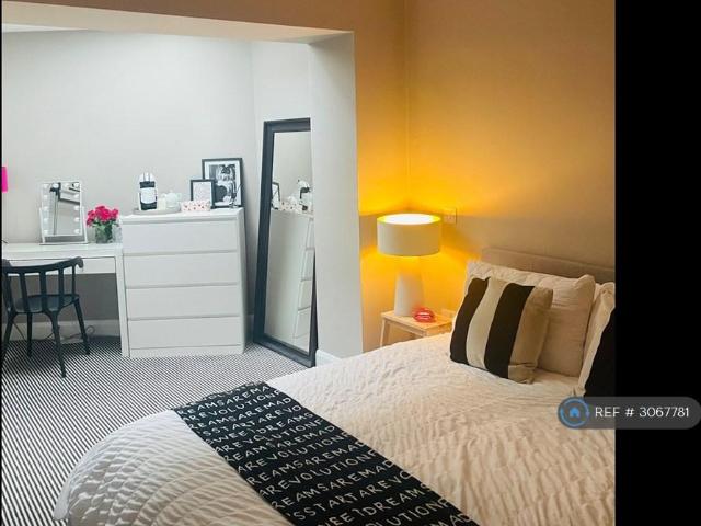 Stevenson Road, Edinburgh, EH11 1 bed in a house share to rent £880 pcm £203 pw