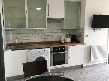 Stewkley Rd, Leighton Buzzard LU7, 1 bed bungalow to rent, £1,200 pcm | PrimeLocation