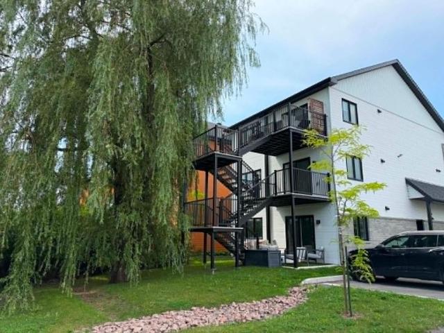 Ste Anne des Plaines Grand 4 1/2 Neuf