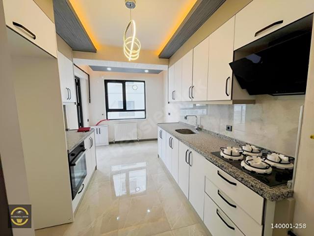 STE İÇİNDE FIRSAT BİR DAİRE EBEVEYN VE GİYİNME ODALI İSKAN VAR