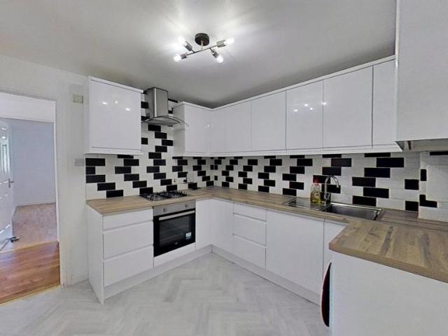 Stead's Place, Edinburgh, Midlothian. 2 bed flat to rent £1,430 pcm £330 pw