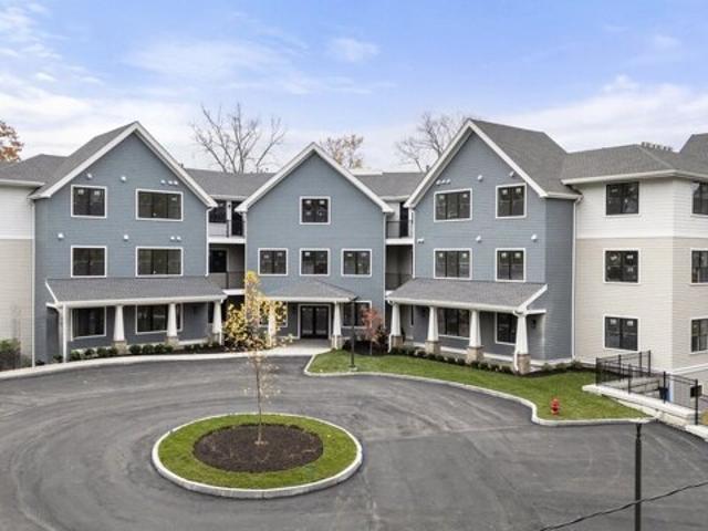 Stearns Rd Apt,wellesley, Condo For Sale