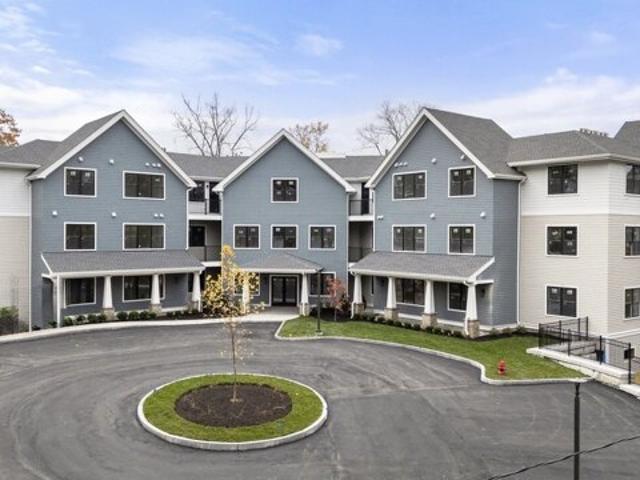 Stearns Rd Apt,wellesley, Condo For Sale