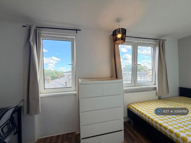 Stebondale Street, London, E14 1 bed in a flat share to rent £1,050 pcm £242 pw