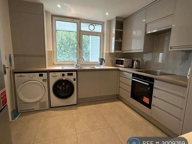 Stebondale Street, London, E14 1 bed in a flat share to rent £1,050 pcm £242 pw