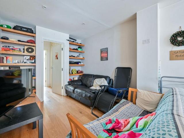 Steedman Street, Elephant and Castle. 2 bed flat to rent £2,999 pcm £692 pw
