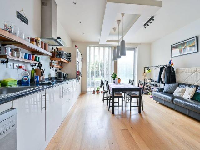 Steedman Street, Elephant And Castle, London SE17, 2 bed flat to rent, £3,502 pcm | PrimeLocation