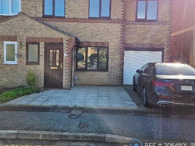 Steele Avenue, Greenhithe, DA9 4 bed semi detached house to rent £2,400 pcm £554 pw