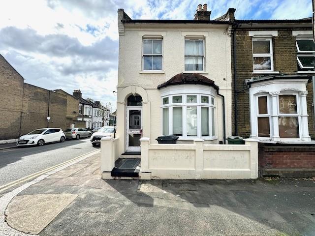 Steele Road, London, E11 5 bed house to rent £3,600 pcm £831 pw