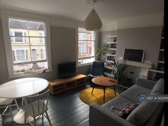 Steele Road, London, N17 2 bed flat to rent £1,700 pcm £392 pw