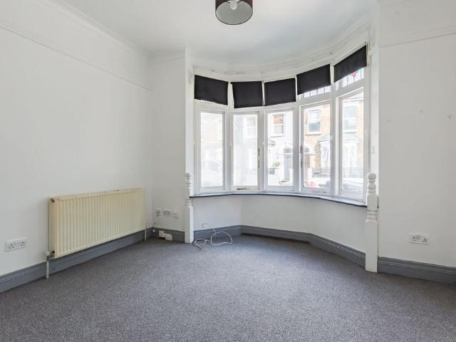 Steele Road, Stratford, London, E11 5 bed terraced house to rent £3,600 pcm £831 pw