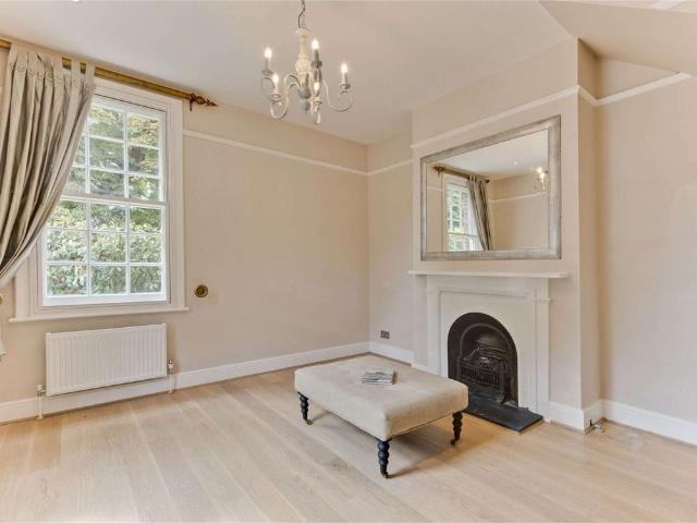 Steeped in history is this beautifully refurbished 'lodge' house on the perimeter of the very respected Claremont Fan Court School