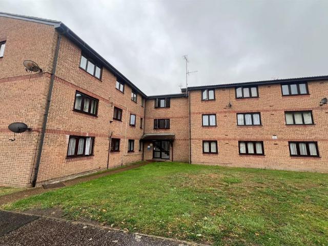Steeple Close, Rochford 1 bed flat to rent £1,000 pcm £231 pw