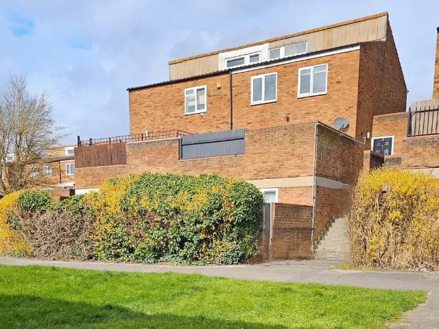 Steeplehill, Basildon SS13 2 bed maisonette to rent £1,450 pcm £335 pw