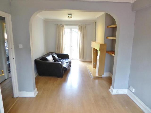 Steers Mead, Tooting Borders, CR4 3 bed terraced house to rent £2,350 pcm £542 pw