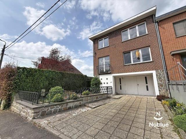 STEMBERT centre: large house with garden and garage