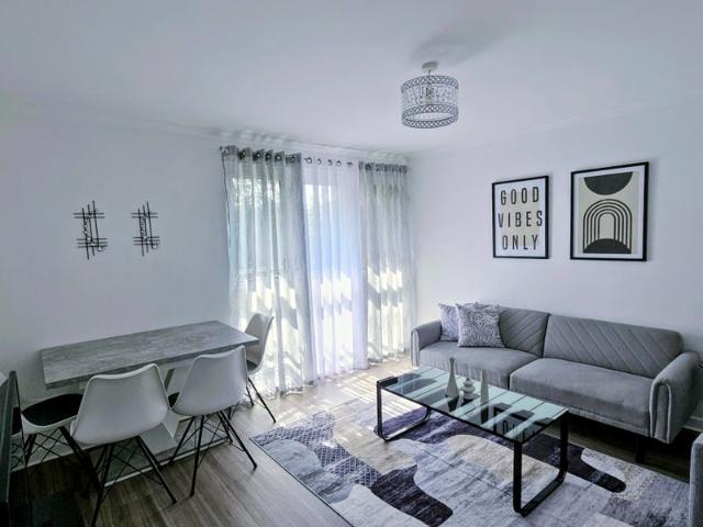 Stenhouse Gardens Flat, Newly renovated and refurb