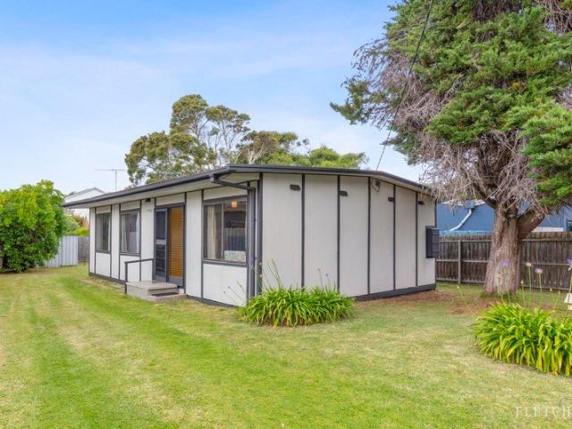 A Classic Point Lonsdale Beach Shack with Endless Potential