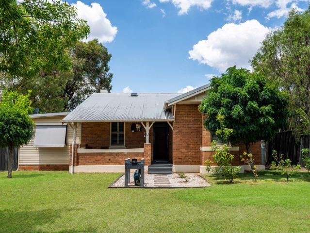 Step Into Country Comfort with Modern Finishes