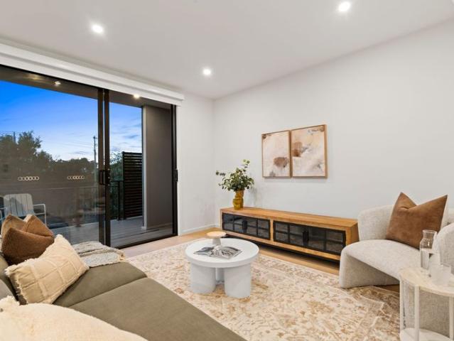 Step Into Coastal Elegance – A Home Where Design, Nature, and Lifestyle Unite