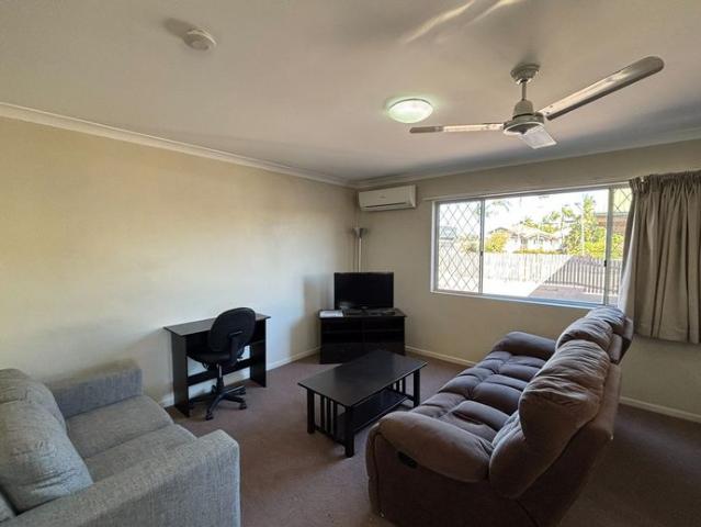 STEP INTO EASY FULLY FURNISHED LIVING WITH THIS WELL PRESENTED 1 BEDROOM UNIT IN A CONVIENIENT GLADSTONE LOCATION