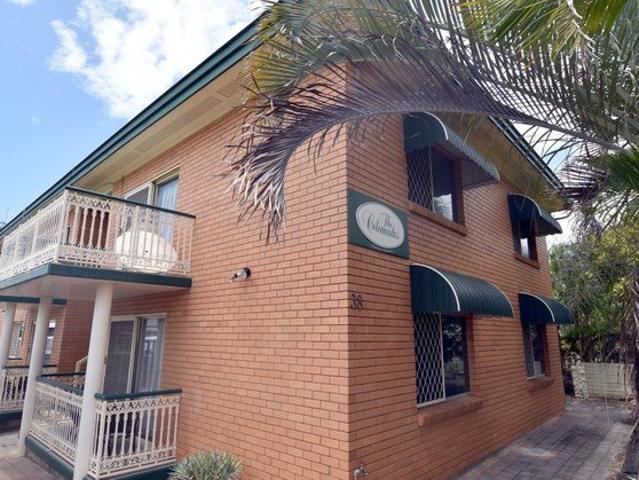 STEP INTO EASY FULLY FURNISHED LIVING WITH THIS WELL PRESENTED 1 BEDROOM UNIT IN A CONVIENIENT GLADSTONE LOCATION