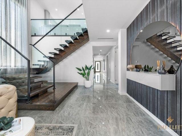 DISPLAY HOME Step Into Luxury LIFESTYLE MEETS LUXURY. WOW FACTOR