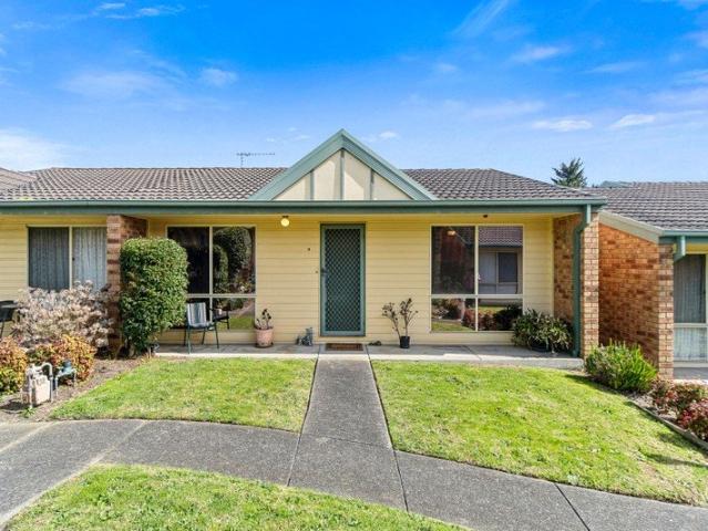 Step into Serenity: Move In Ready Unit in a Lovely Neighborhood